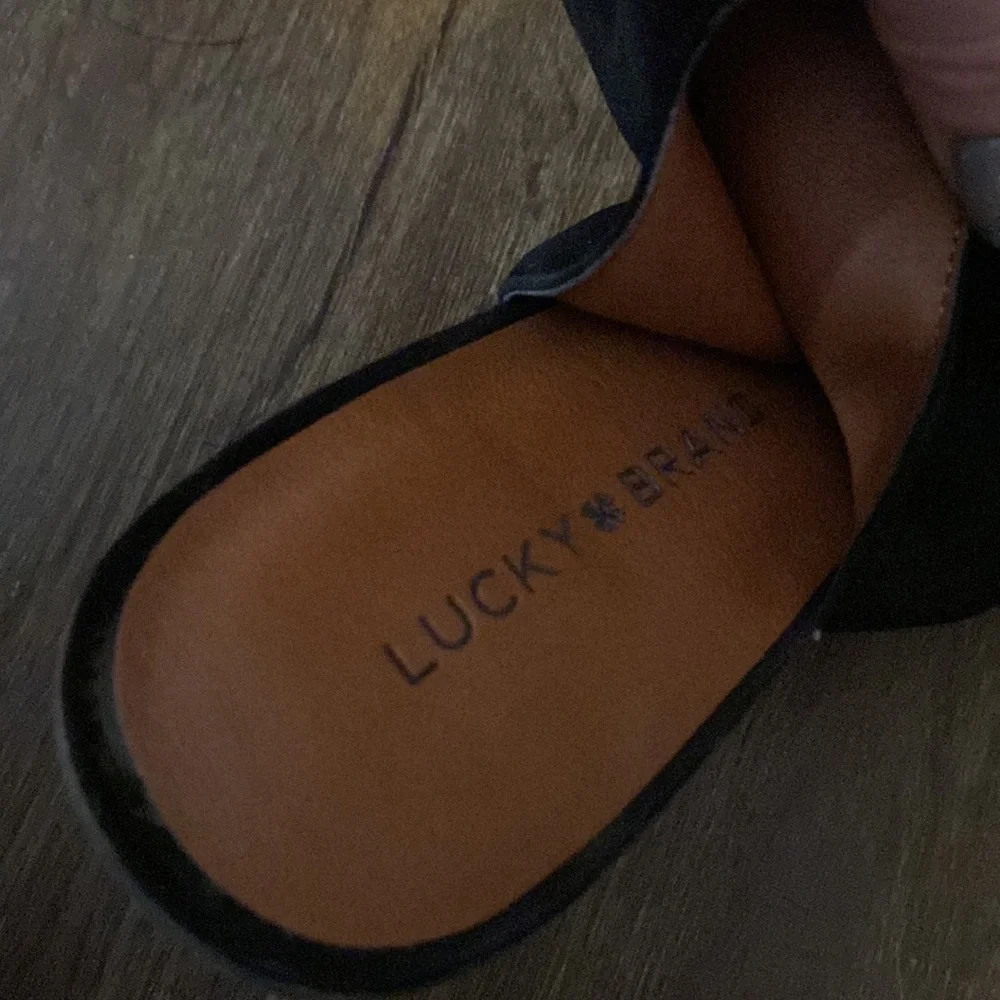 Lucky Brand Size 8 Shoes - Picture 2 of 7